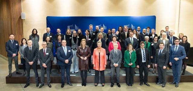 Group photo of all participants of the 9th EU Internet Forum Ministerial Meeting.