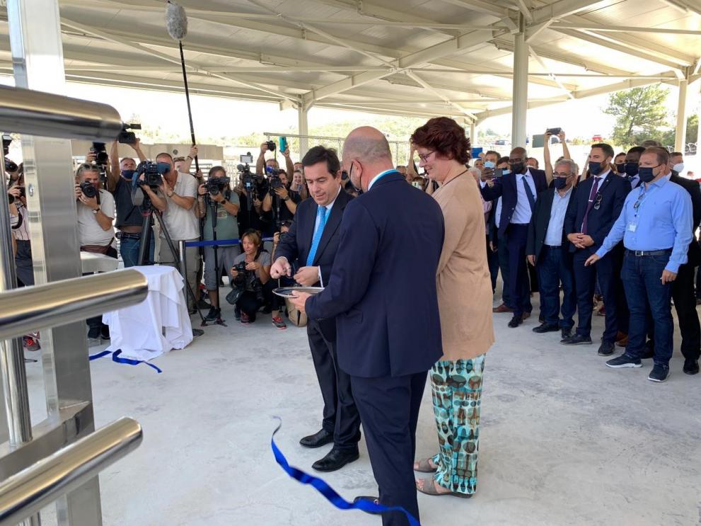 Deputy Director-General Beate Gminder, and the Greek Minister of Migration and Asylum Notis Mitarachi in the ceremonial inauguration of the centre