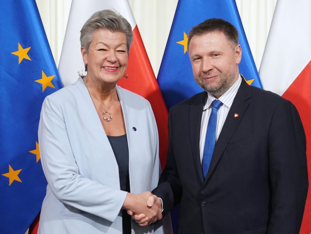 Commissioner Johansson with Polish minister of the Interior, Marcin Kierwinski.